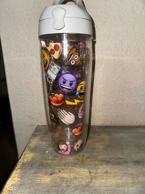 Tervis Tumbler 24 oz Water Bottle with Flip Lid and Handle- Emoji’s